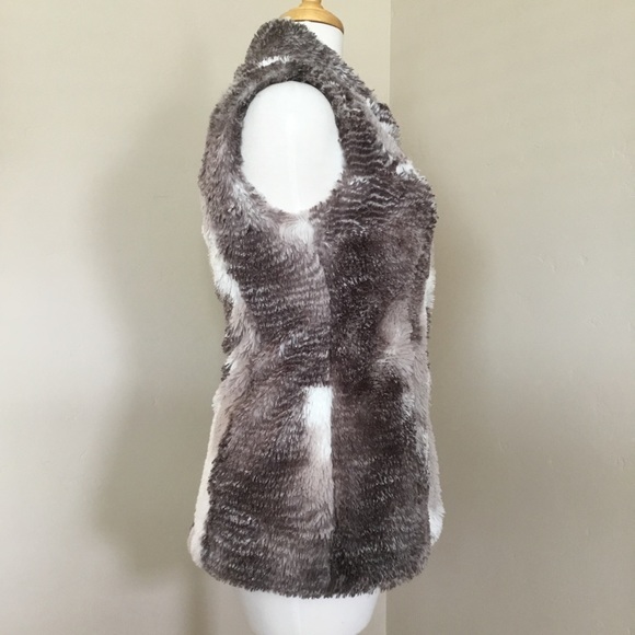 CAbi Women’s Vest Aspen Faux Fur Style #3179 Size XS - Picture 2 of 10